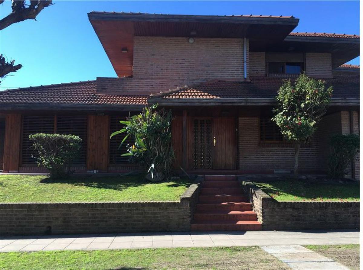 3 bedrooms House in Quilmes, Argentina No. 10052