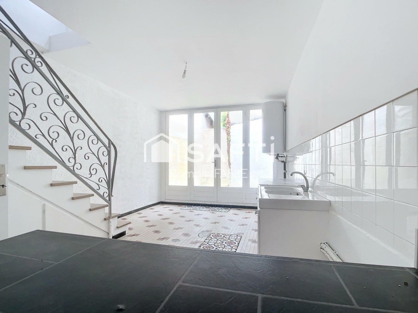 3 Schlafzimmer Gebäude in Coutras, France, Nr. 279366