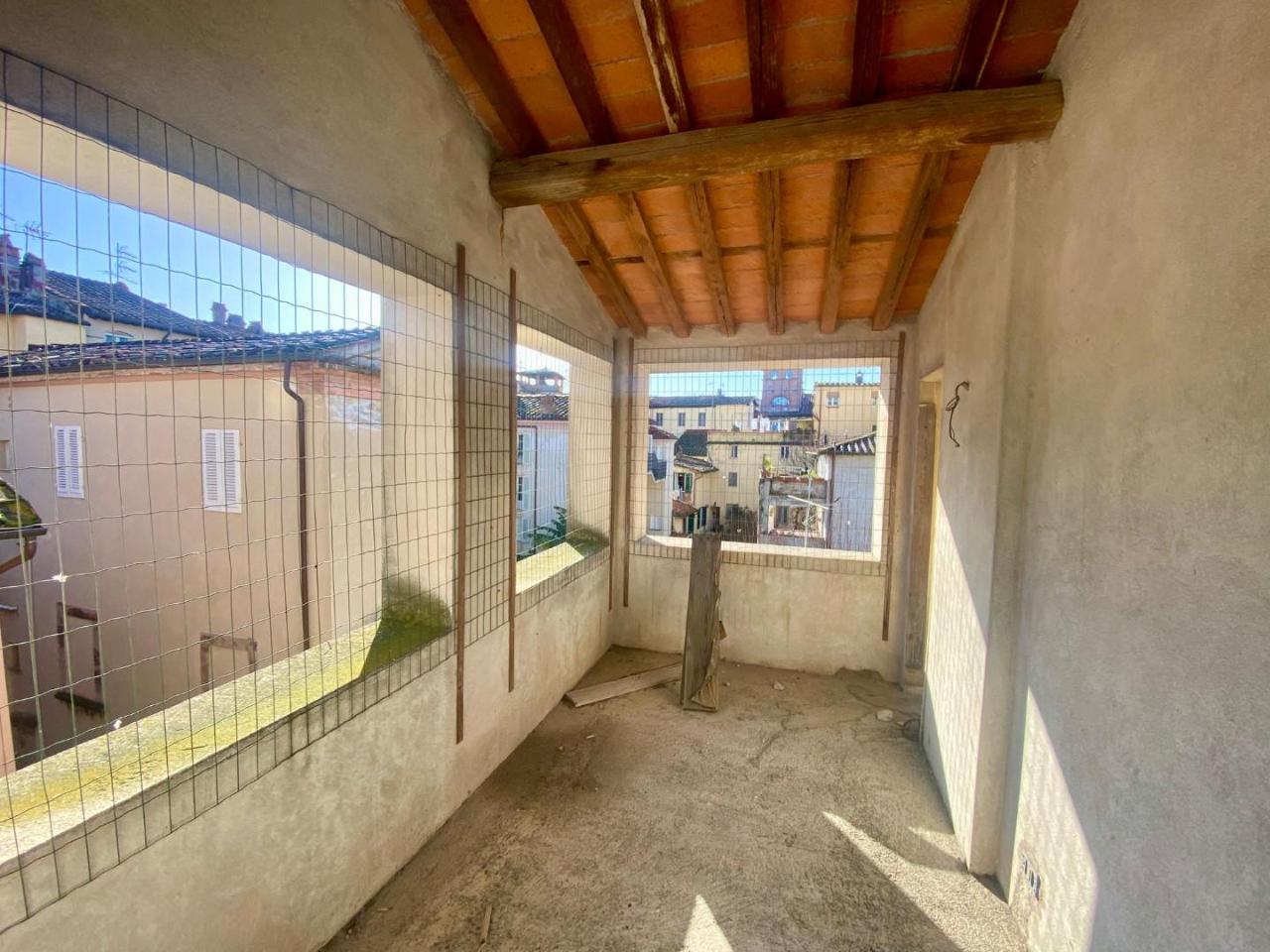 Ático de 7 habitaciónes en Lucca, Italy No. 69880