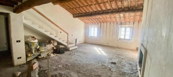 Ático de 7 habitaciónes en Lucca, Italy No. 69880 10