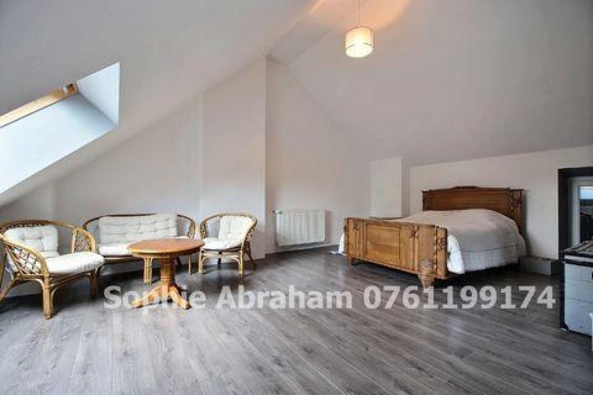 Estudio en Angerville, France No. 11194