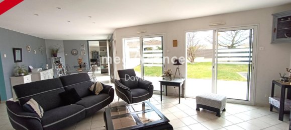 5 bedrooms House in Aizenay, France No. 106281 4