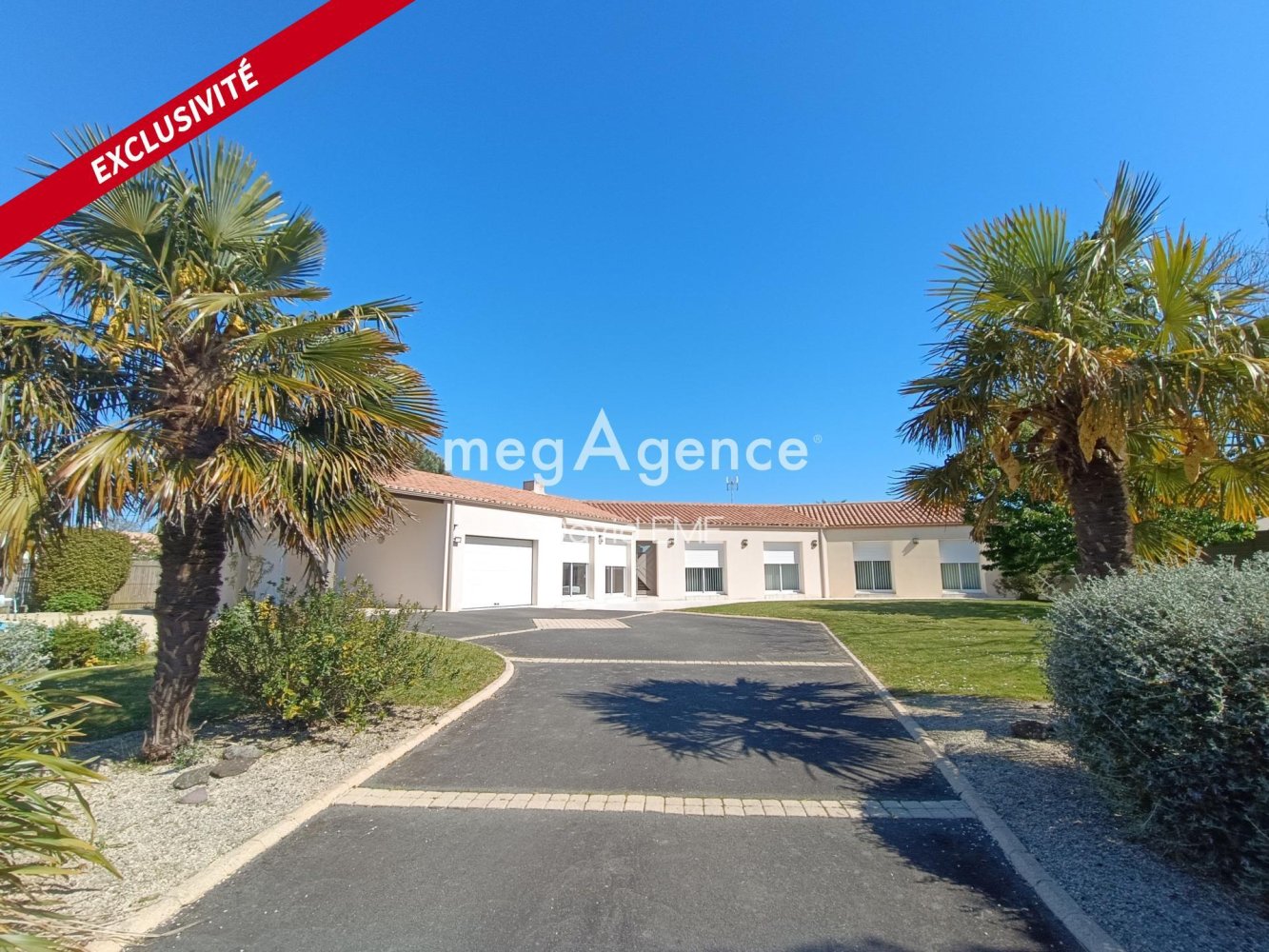 5 bedrooms House in Aizenay, France No. 106281