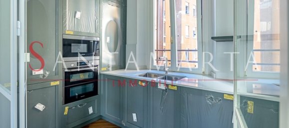 2 bedrooms Apartment in Milan, Italy No. 243632 8