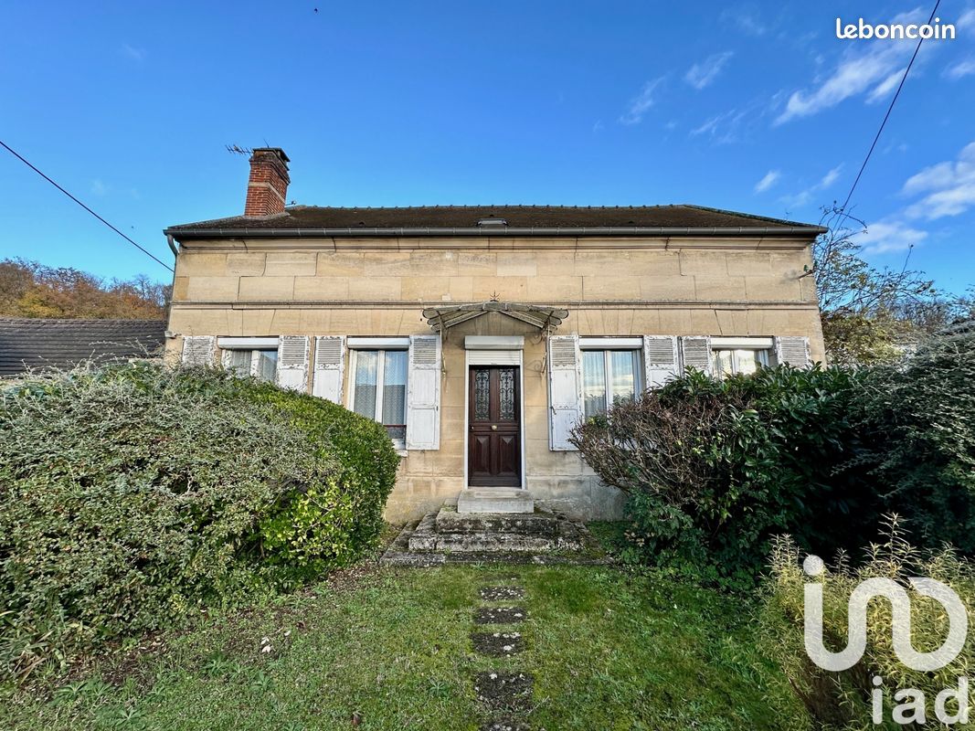 Casa de 3 dormitorios en Verneuil-en-Halatte, France No. 156166