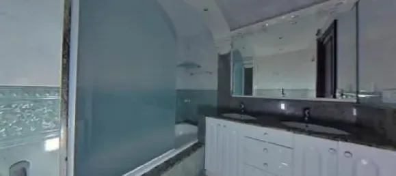 4 bedrooms Apartment in L'Hospitalet de Llobregat, Spain No. 32574 2