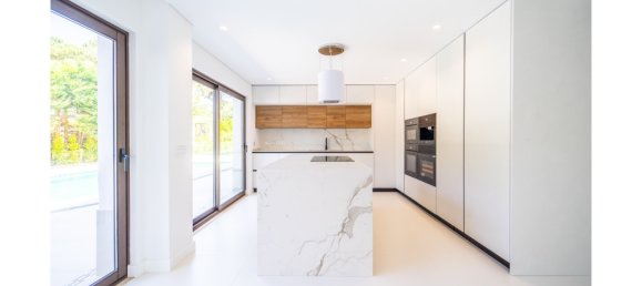 4 bedrooms Villa in Almada, Portugal No. 136057 6