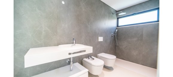 4 bedrooms Villa in Almada, Portugal No. 136057 17