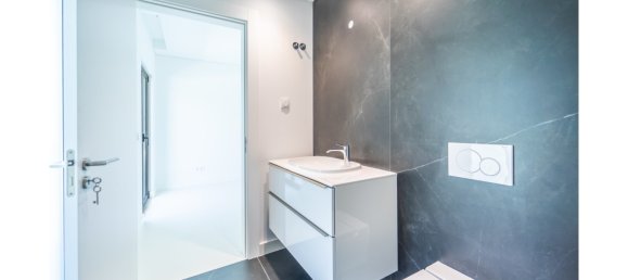 4 bedrooms Villa in Almada, Portugal No. 136057 20