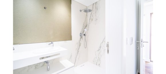 4 bedrooms Villa in Almada, Portugal No. 136057 12