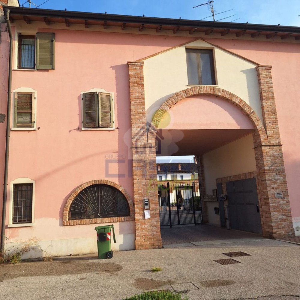 4 bedrooms Apartment in Orzinuovi, Italy No. 360917