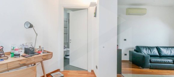 Apartamento de 2 habitaciónes en Milan, Italy No. 241245 10