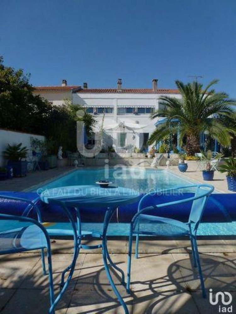 6 bedrooms House in La Rochelle, France No. 29115