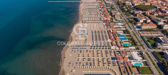 4 bedrooms Villa in Forte dei Marmi, Italy No. 40636 2