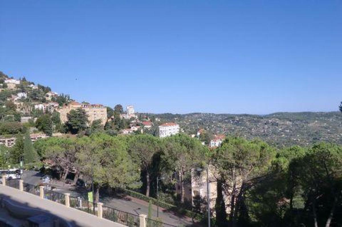 3 bedrooms Condo in Grasse, France No. 14578