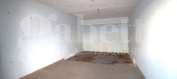 17m² Garage in Arzano, Italy No. 263296 4