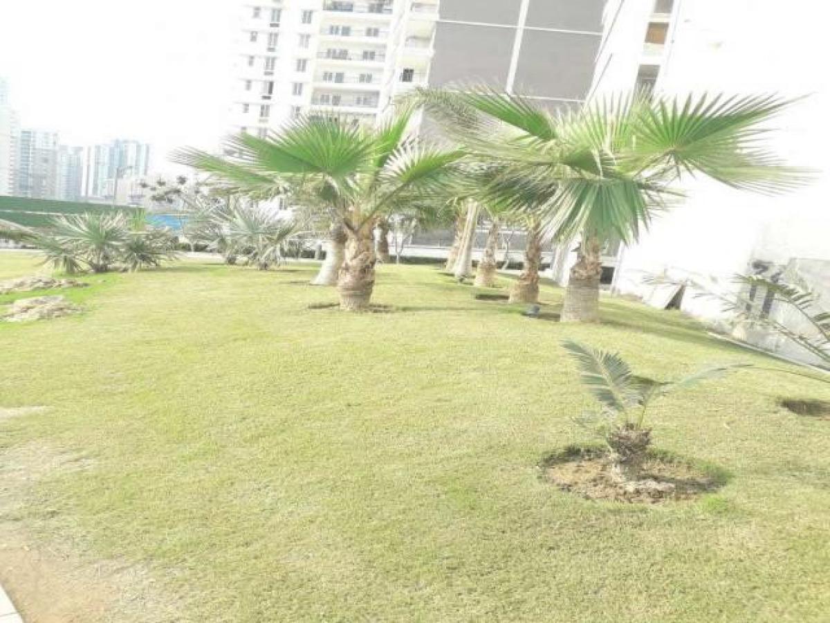 Casa de 4 dormitorios en Noida, India No. 27104