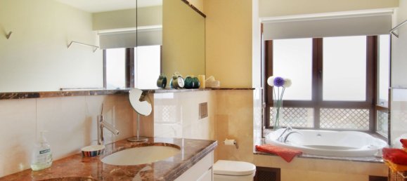 5 bedrooms Villa in Benahavis, Spain No. 150865 13