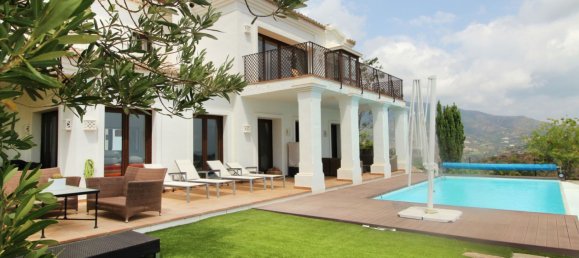 5 bedrooms Villa in Benahavis, Spain No. 150865 2