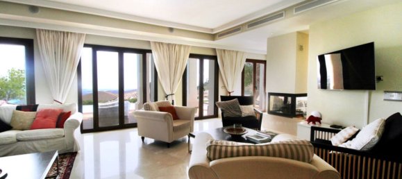 5 bedrooms Villa in Benahavis, Spain No. 150865 3