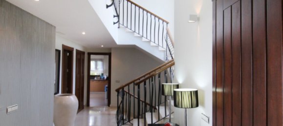 5 bedrooms Villa in Benahavis, Spain No. 150865 9