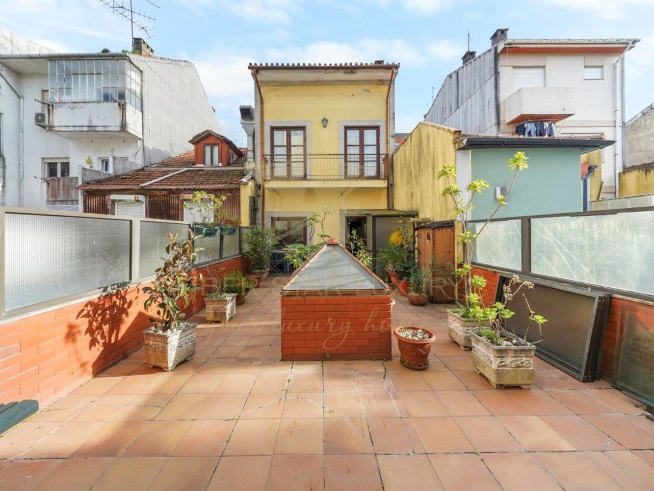 Casa de 3 dormitorios en Porto, Portugal No. 127892