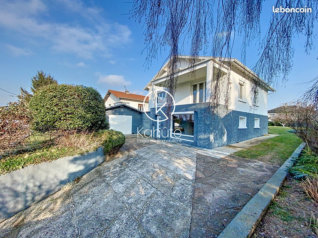 Casa de 4 dormitorios en Pusignan, France No. 339093