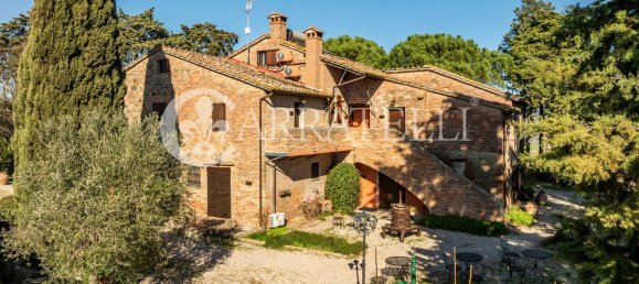 40 rooms House in Castiglione del Lago, Italy No. 46309 46