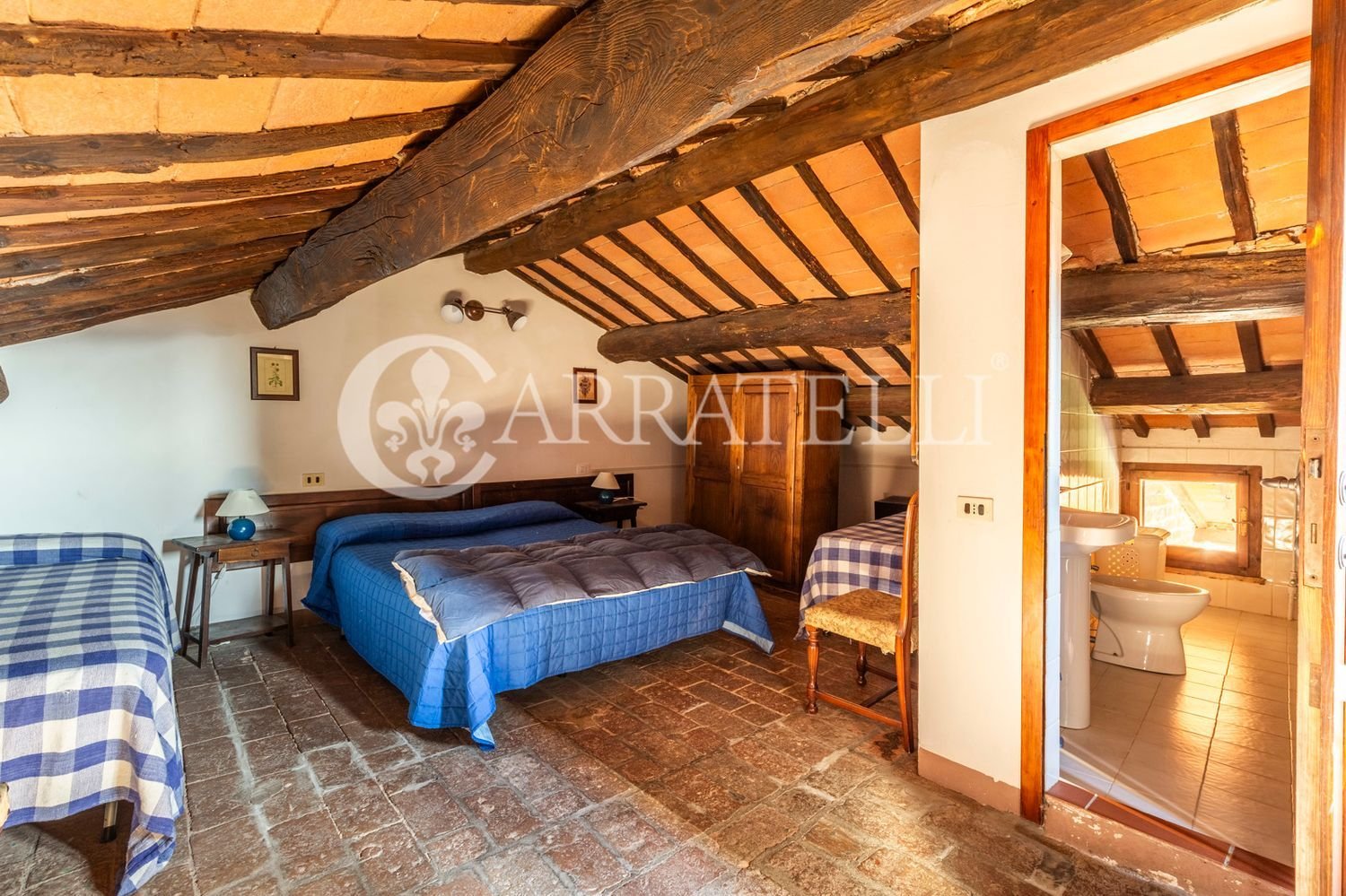 40 rooms House in Castiglione del Lago, Italy No. 46309