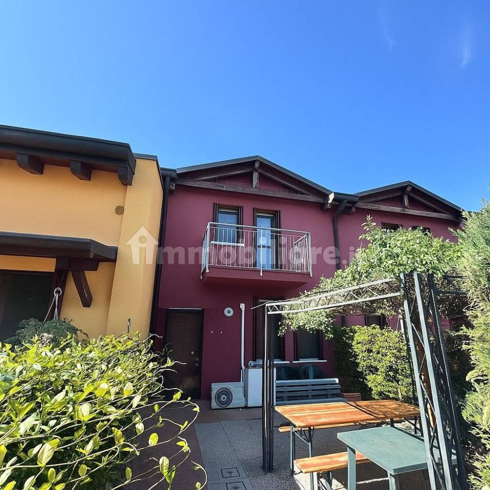 Casa de 3 dormitorios en Boschi Sant'Anna, Italy No. 360605