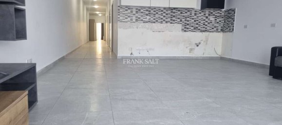 Apartamento de 3 dormitorios en Swieqi, Malta No. 3007 2