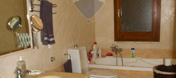 4 Schlafzimmer Wohnung in Bronte, Italy, Nr. 66440 6