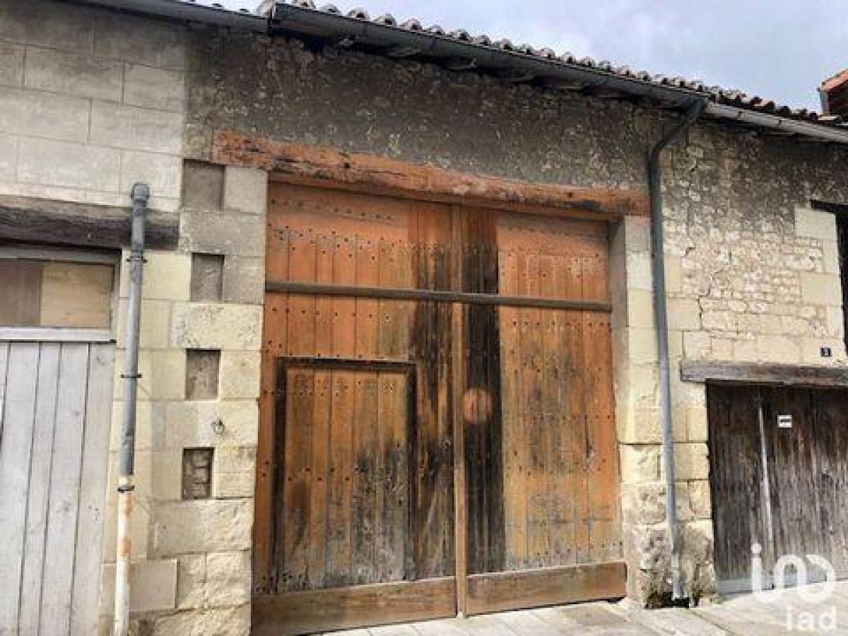 40m² Shop in Loudun, France No. 19639