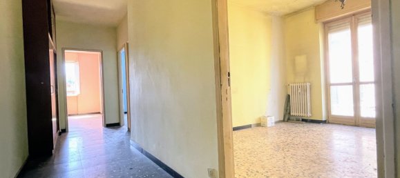 3-salle Appartement à Canelli, Italy No. 281641 4