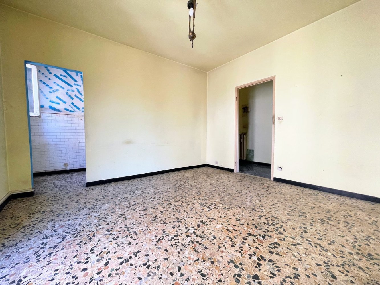 3-salle Appartement à Canelli, Italy No. 281641