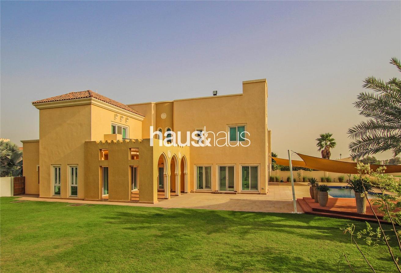 6 bedrooms Villa in Dubai Sports City, UAE No. 98698