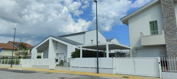 4 rooms Villa in Villafranca Padovana, Italy No. 18124 5