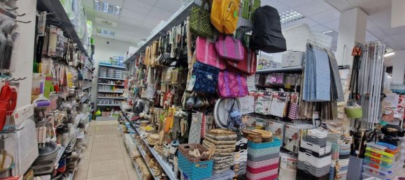 325m² Commercial property in Rimini, Italy No. 374027 7