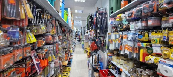 325m² Commercial property in Rimini, Italy No. 374027 9