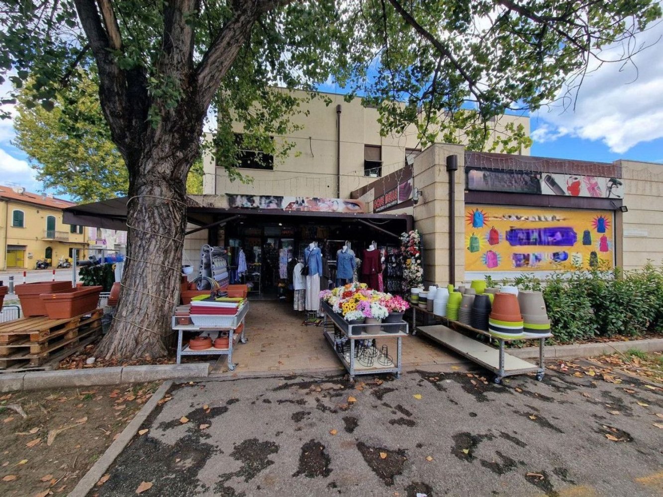 325m² Commercial property in Rimini, Italy No. 374027