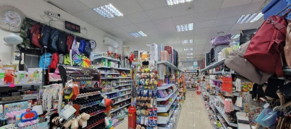 325m² Commercial property in Rimini, Italy No. 374027 4