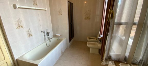 Apartamento de 7 divisões em Genoa, Italy N.º 33250 34