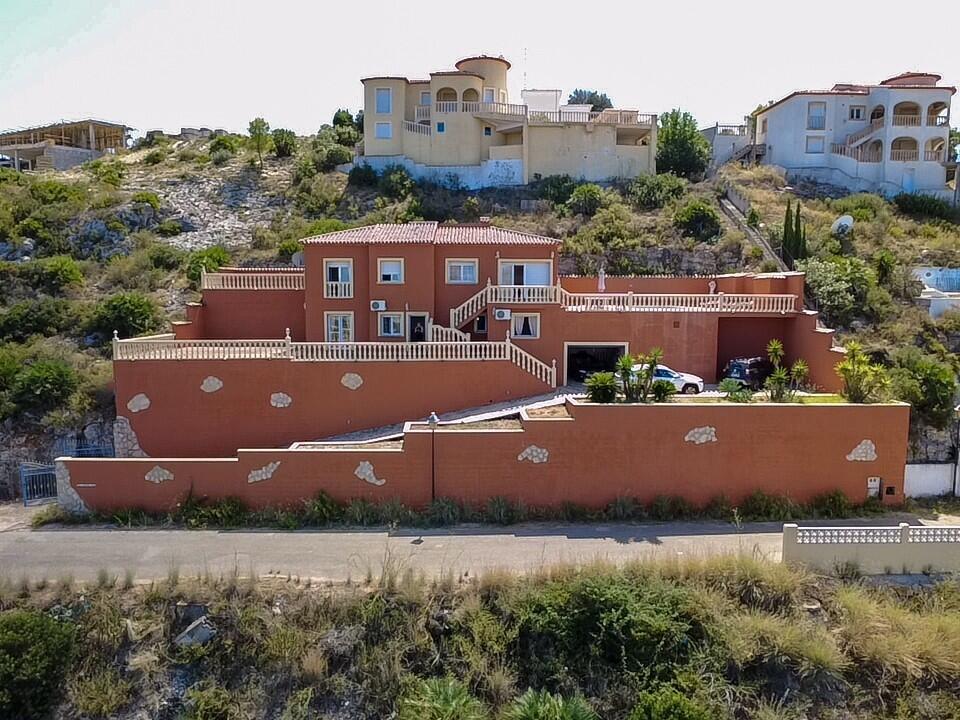 Villa de 4 dormitorios en Pedreguer, Spain No. 259571