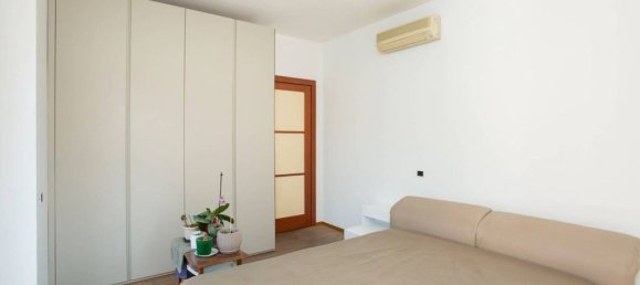 Apartamento de 3 dormitorios en Milan, Italy No. 296852 9