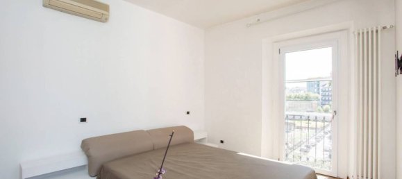 Apartamento de 3 dormitorios en Milan, Italy No. 296852 7