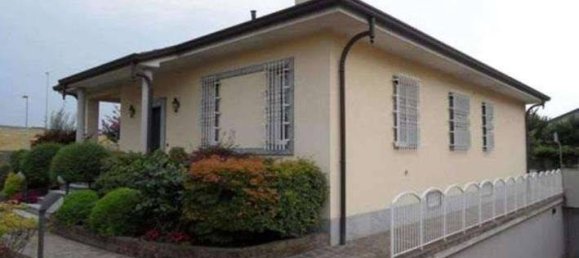 Villa de 4 divisões em Monza, Italy N.º 327620 3