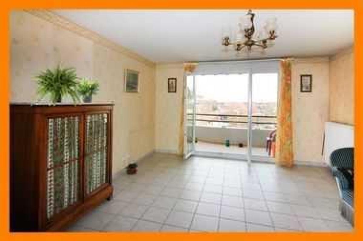 شقة 2 غرف نوم  في Montluel, France رقم 35169