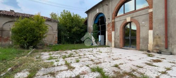 9 bedrooms Villa in Isola Rizza, Italy No. 325194 2