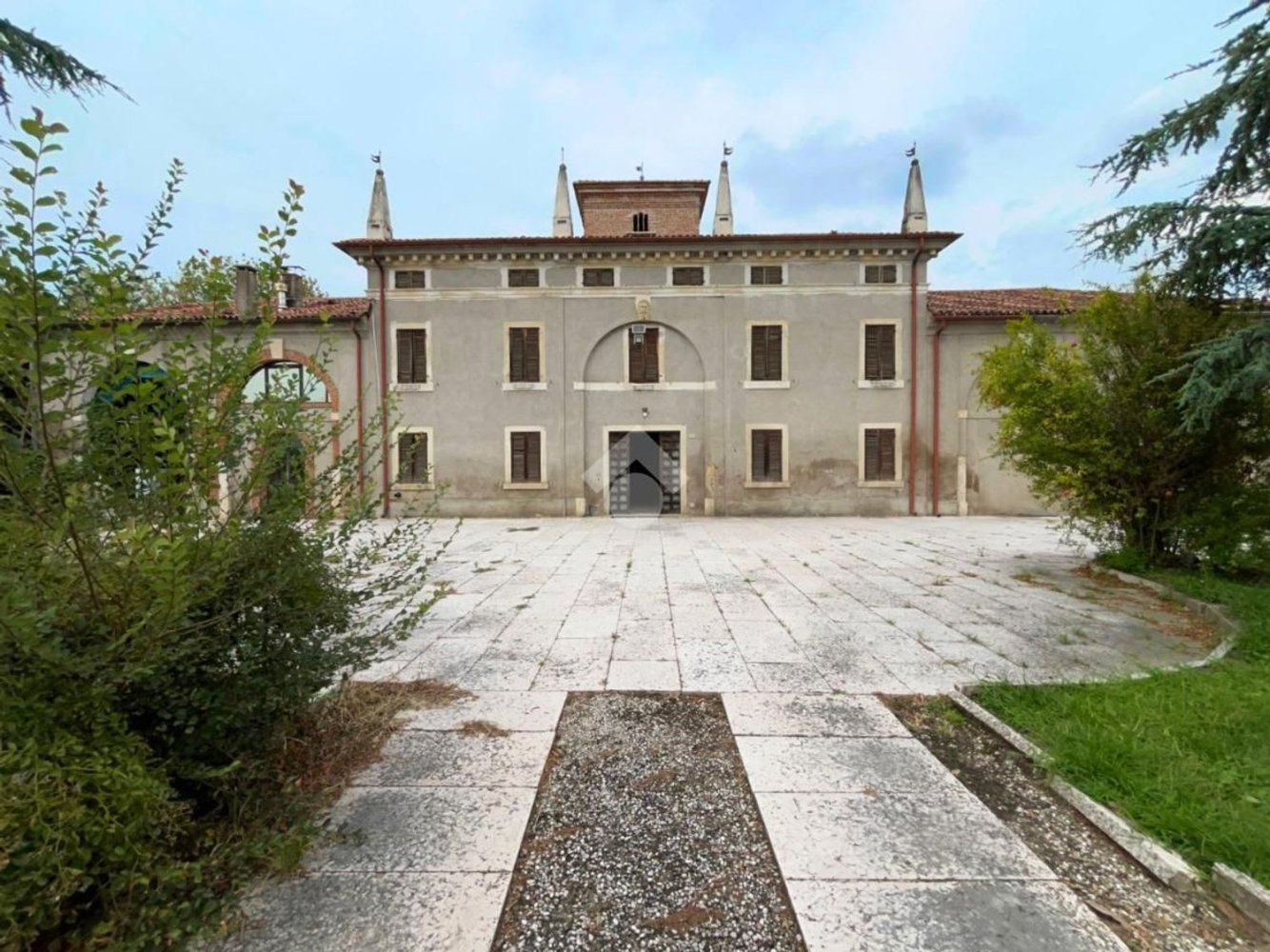 9 bedrooms Villa in Isola Rizza, Italy No. 325194