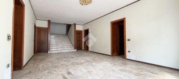 9 bedrooms Villa in Isola Rizza, Italy No. 325194 6